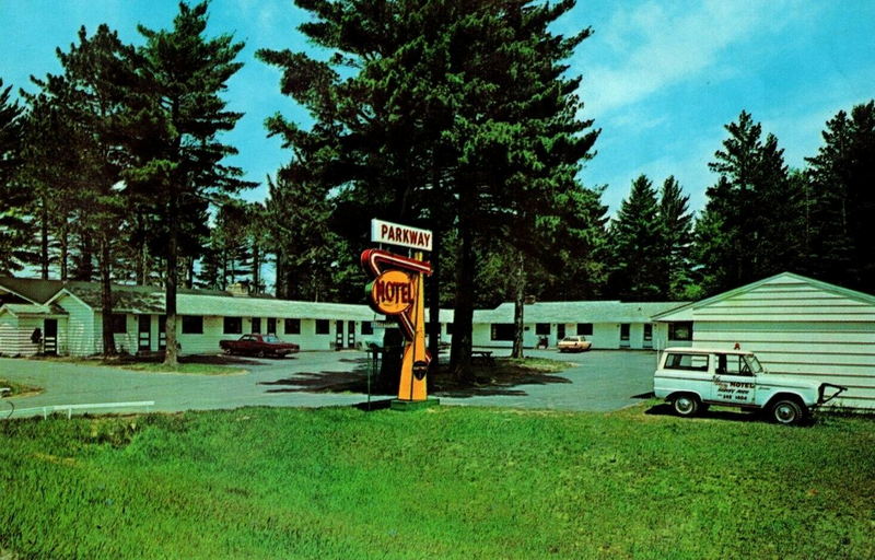 Parkway Motel